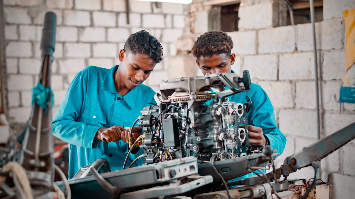 Picture 6_Training for young men in engine maintenance