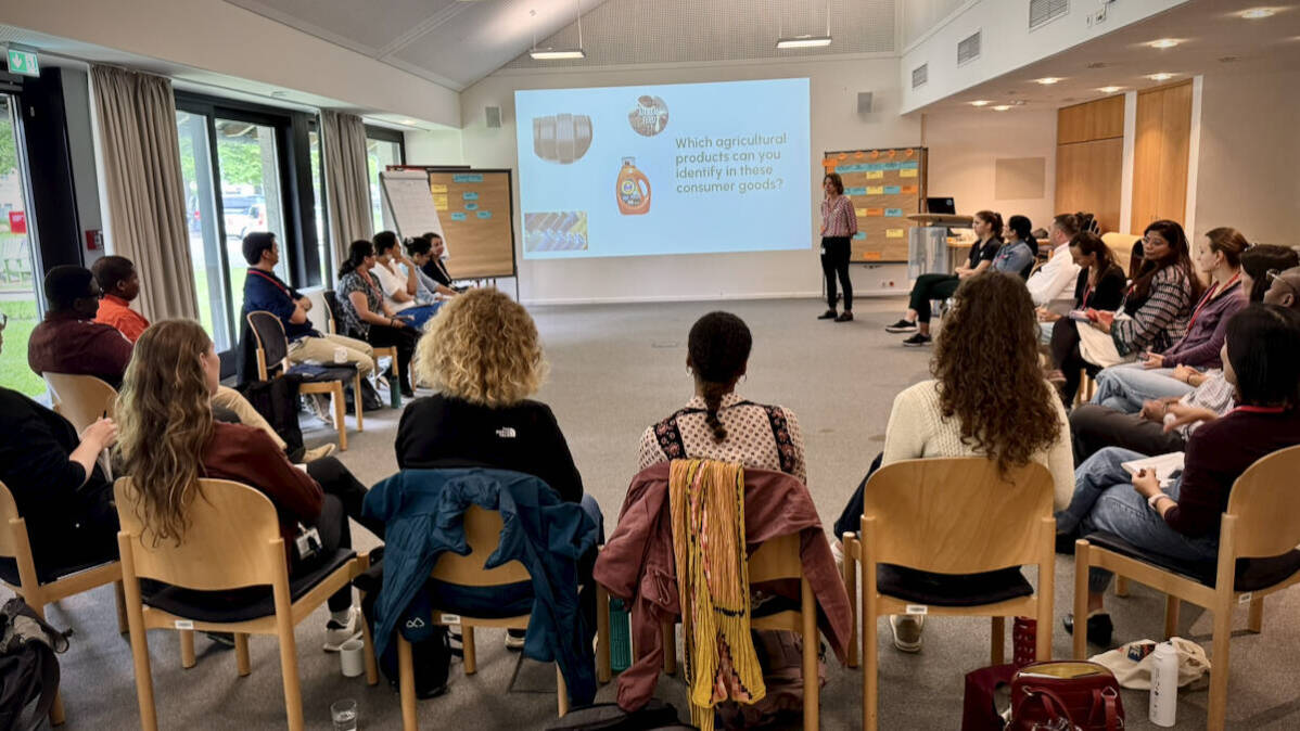 Farmers, cooperative representatives and project partners discussing sustainable agricultural practices during a workshop.